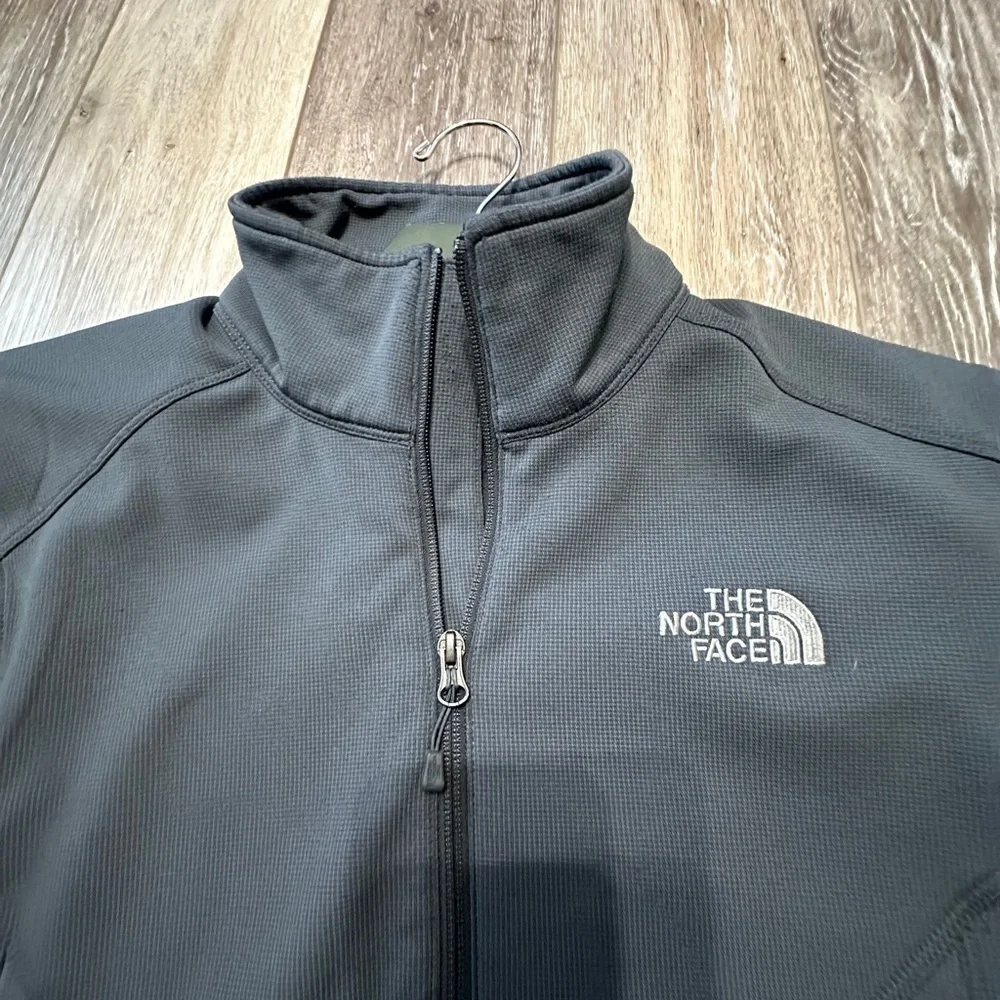 #2) Men’s The North Face Men's  Jacket size Medium